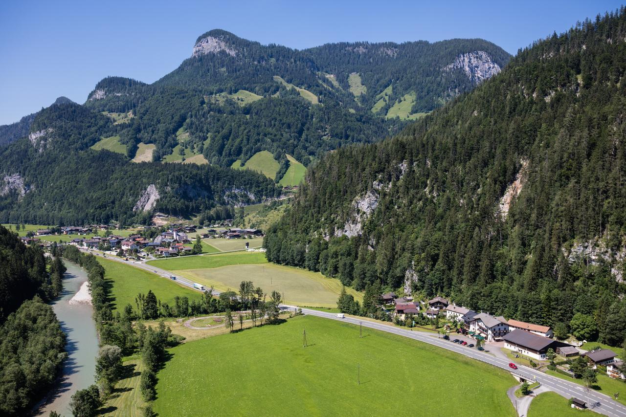 Gasthof-Pension Frohnwies ヴァイスバッハ・バイ・ローファー エクステリア 写真